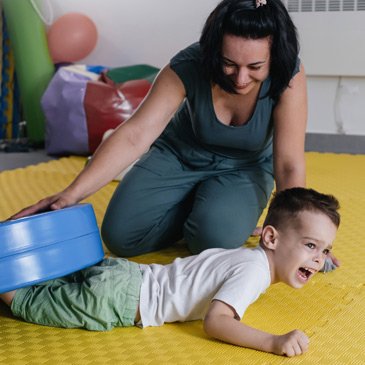 Mujer con niño dependiente